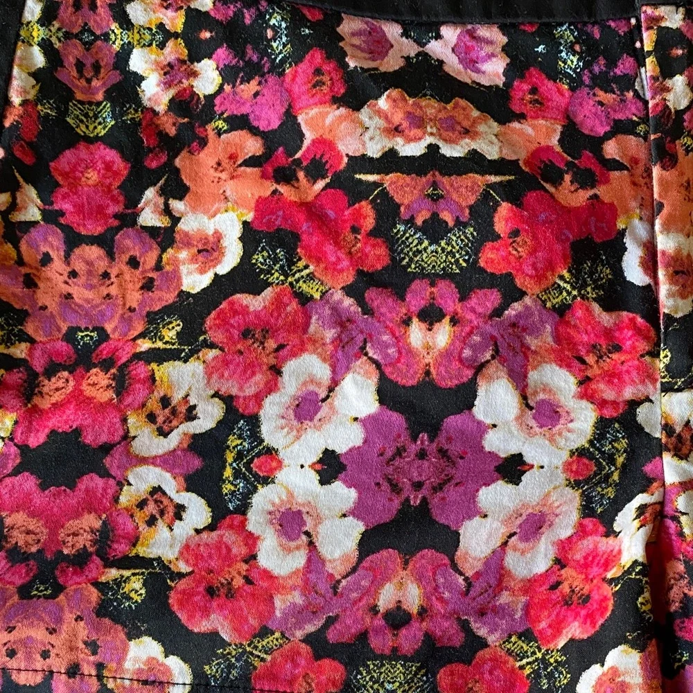 Nicole by Nicole Miller Floral Shorts - Pink and Black - Picture 5 of 14